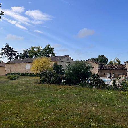 Domaine Clos Et Arbore De 3 Ha Avec Deux Maisons Lamothe-Montravel Exterior photo