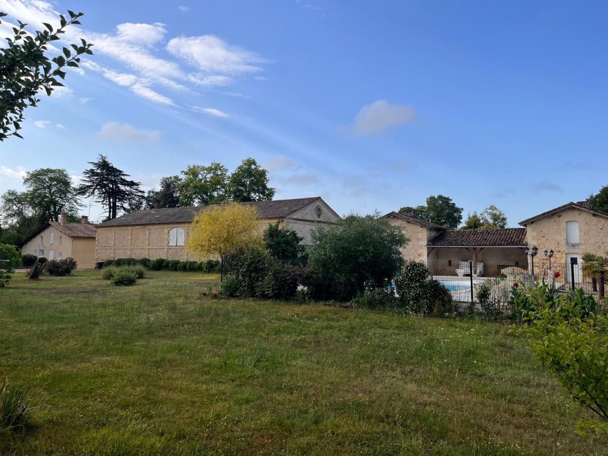 Domaine Clos Et Arbore De 3 Ha Avec Deux Maisons Lamothe-Montravel Exterior photo
