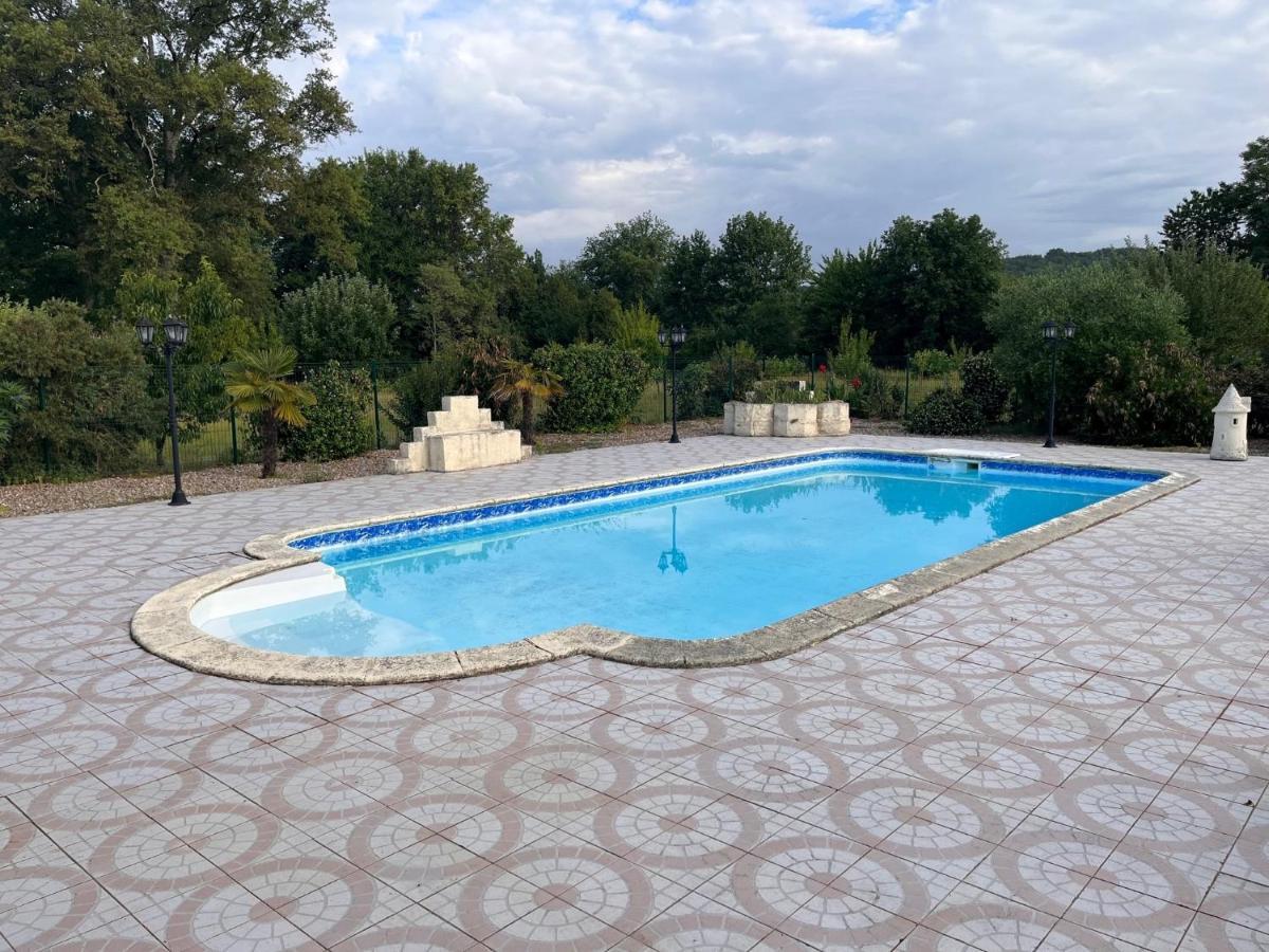 Domaine Clos Et Arbore De 3 Ha Avec Deux Maisons Lamothe-Montravel Exterior photo